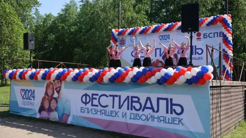 В Петербурге впервые прошёл Фестиваль близняшек и двойняшек В Петербурге впервые прошёл Фестиваль близняшек и двойняшек