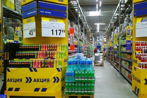 Лут: продукты питания в России стали самыми доступными в мире